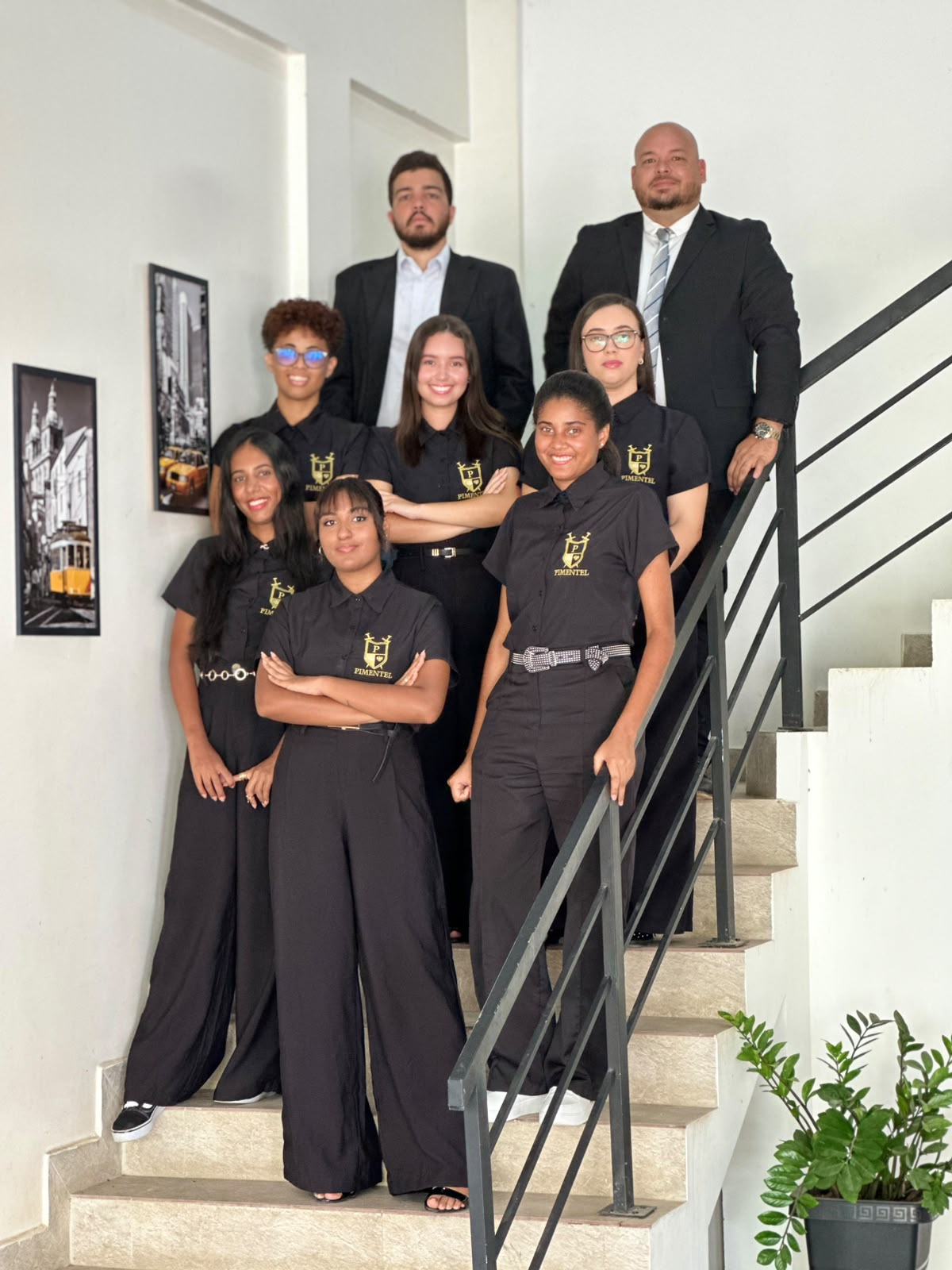 Equipe da Pimentel em uniforme institucional